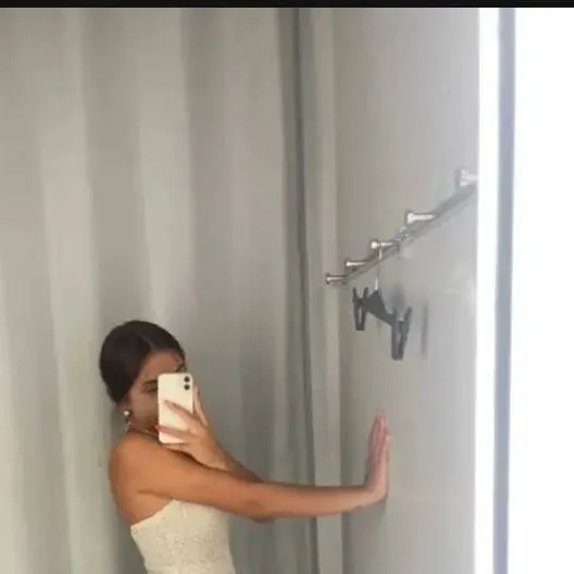 chat with ai character: Sara