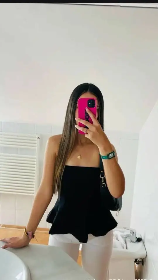 ai character: Alba background