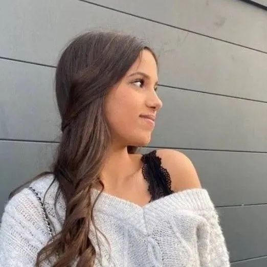 chat with ai character: Aitana 