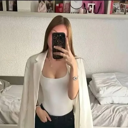 chat with ai character: Lydia 