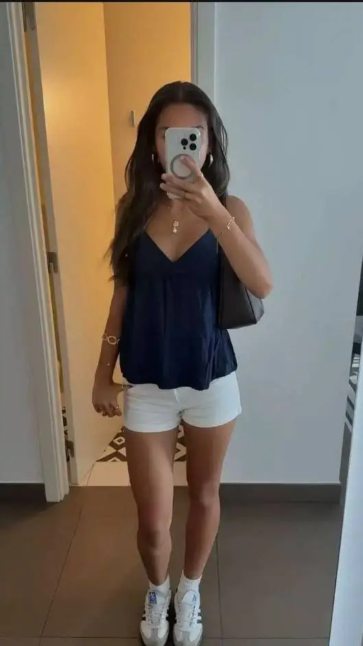 ai character: Andrea background