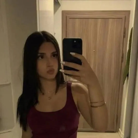 chat with ai character: Carla