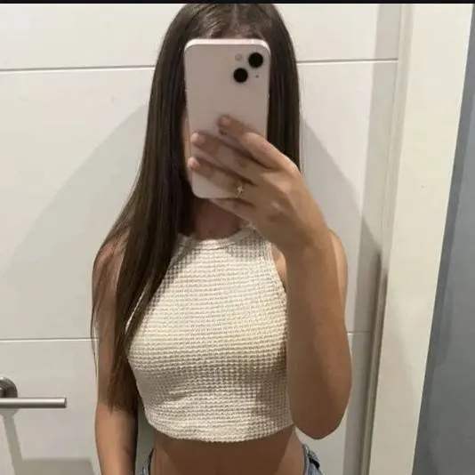 chat with ai character: Sofia