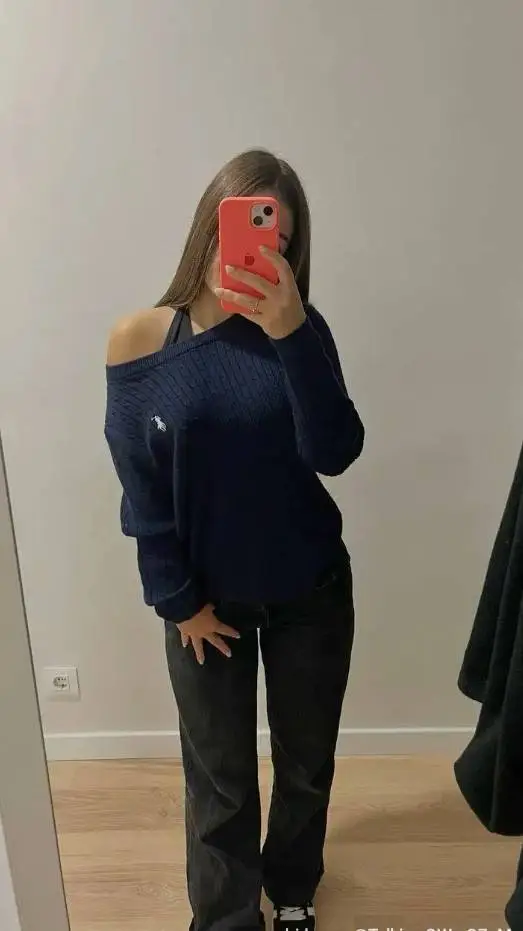 ai character: Paula background