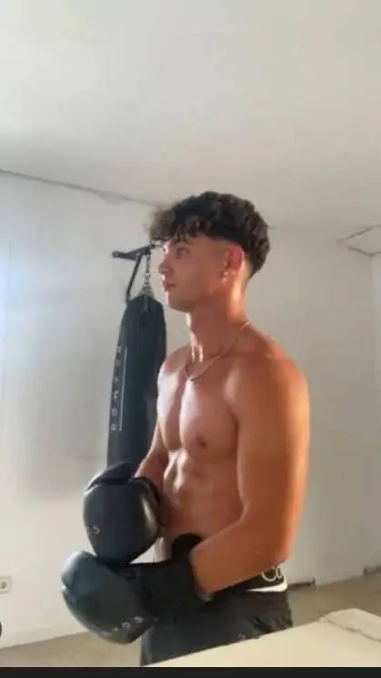 ai character: Alex(Varela) background