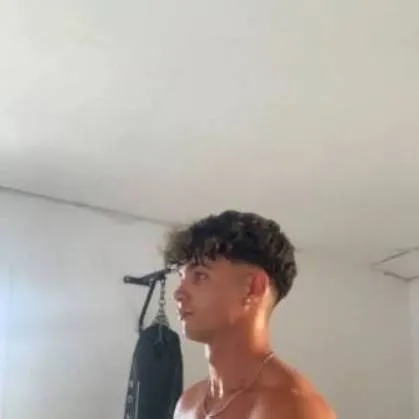 chat with ai character: Alex(Varela)