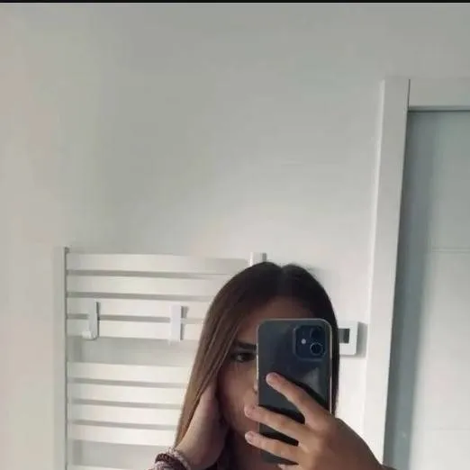 chat with ai character: Irene