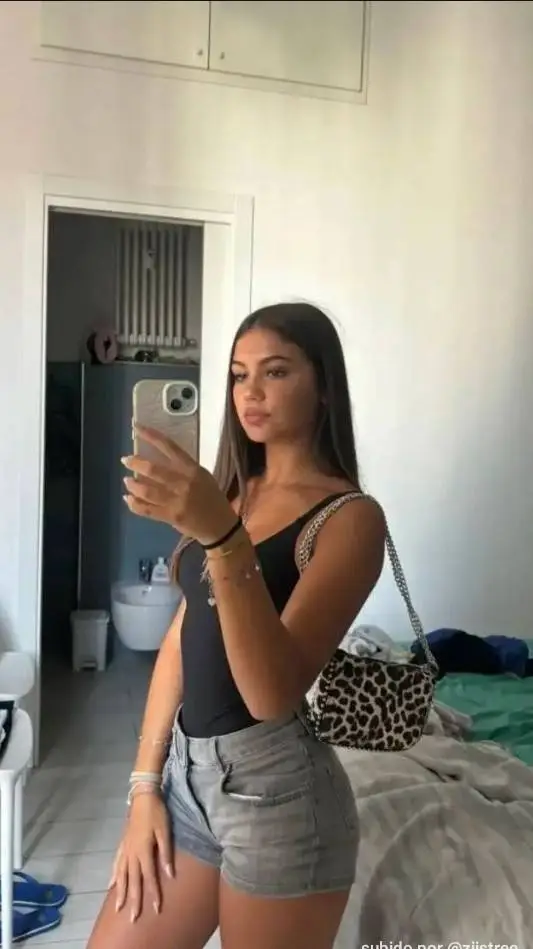 ai character: Noelia background