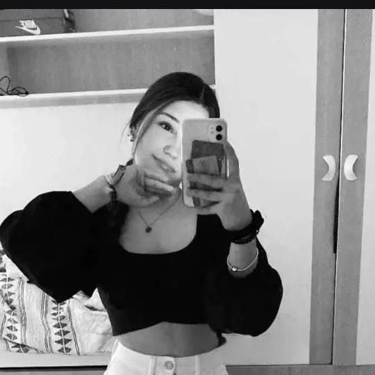 chat with ai character: Nuria