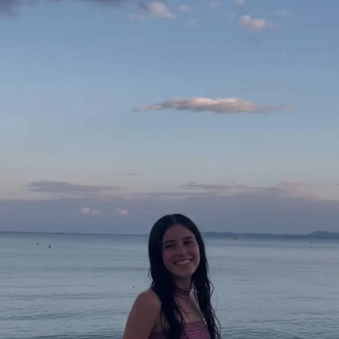 chat with ai character: Olivia