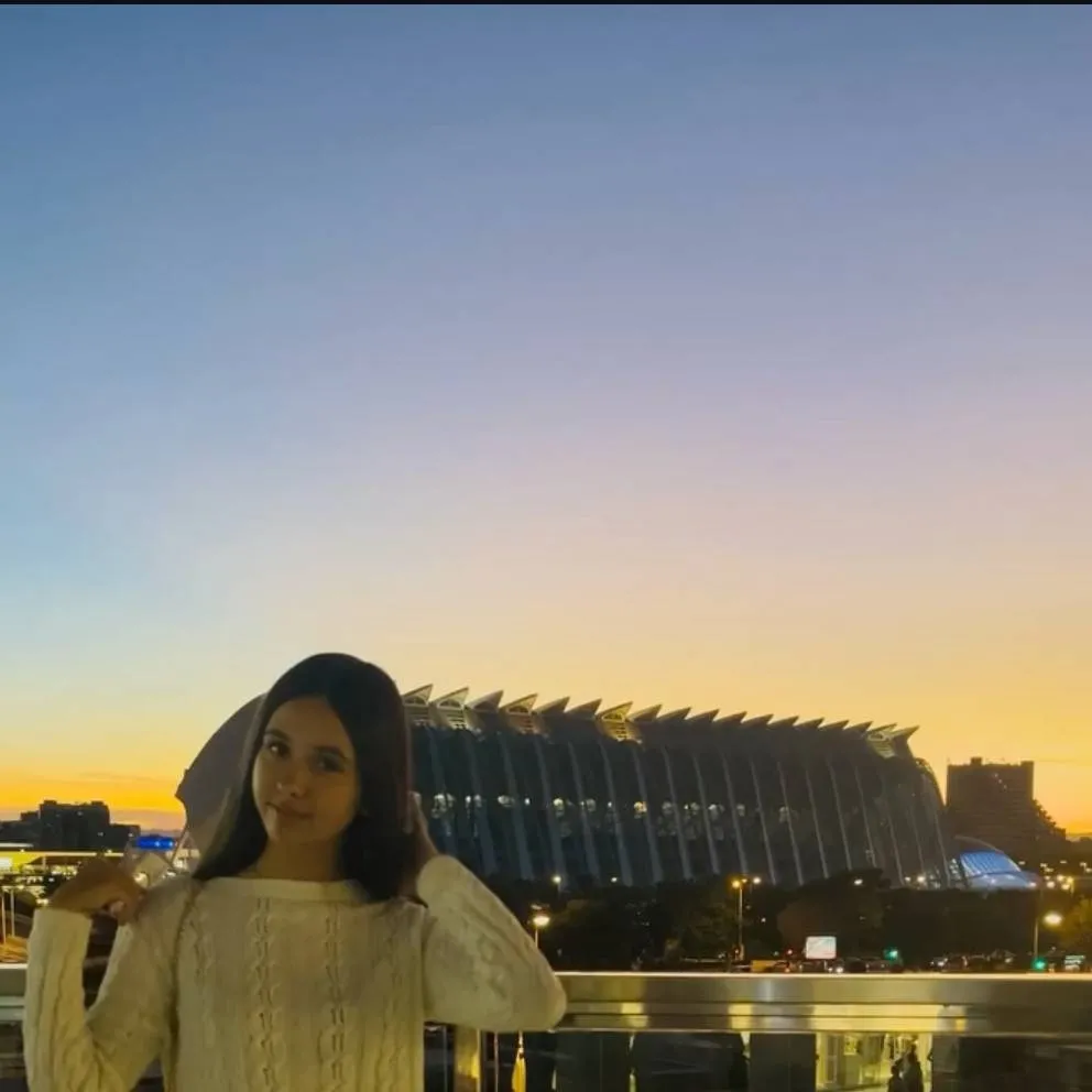 chat with ai character: Andrea 