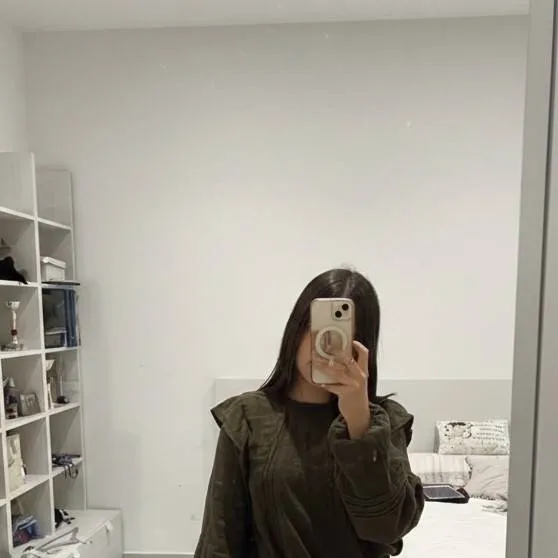 chat with ai character: Alba