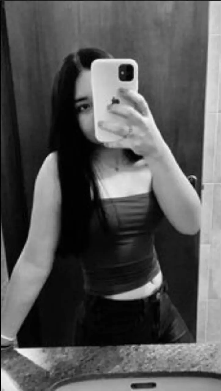 ai character: Mireia  background