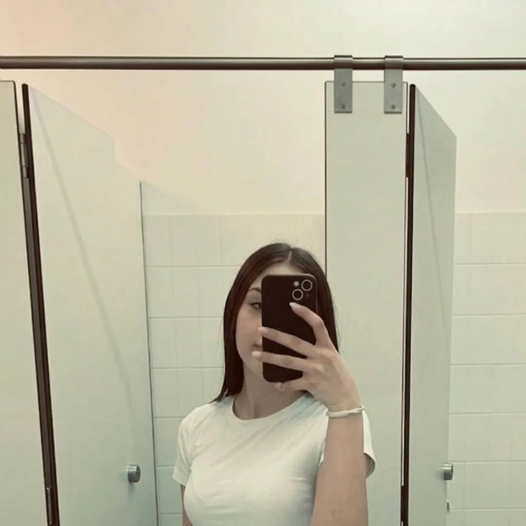 chat with ai character: adhara 