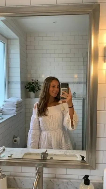 ai character: Maria background