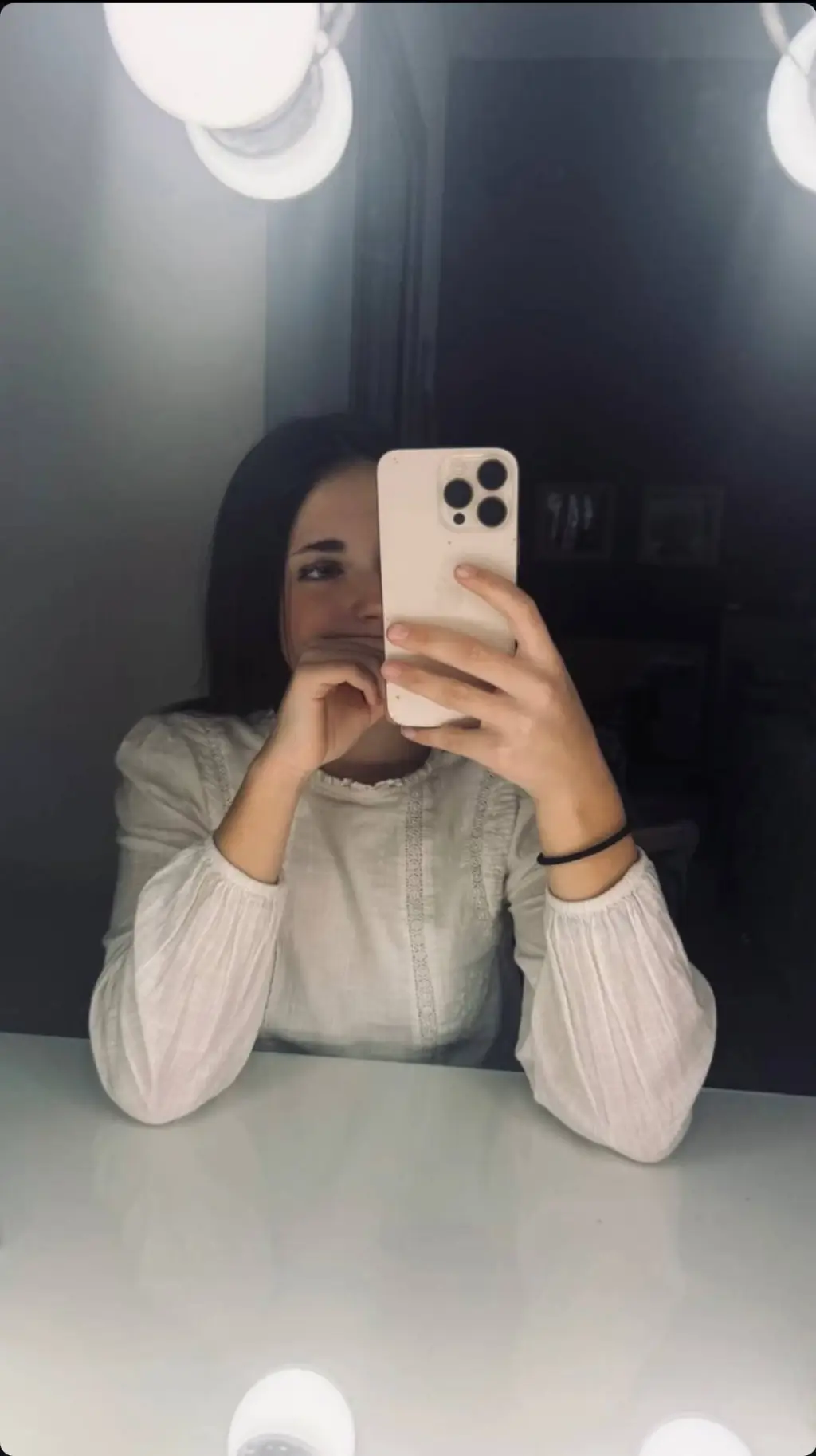 ai character: Andrea Martínez  background