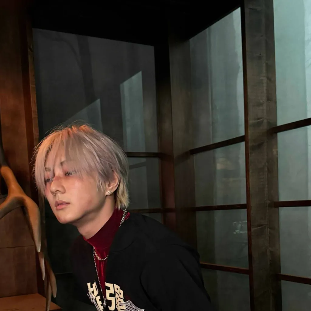 chat with ai character: jungwon 