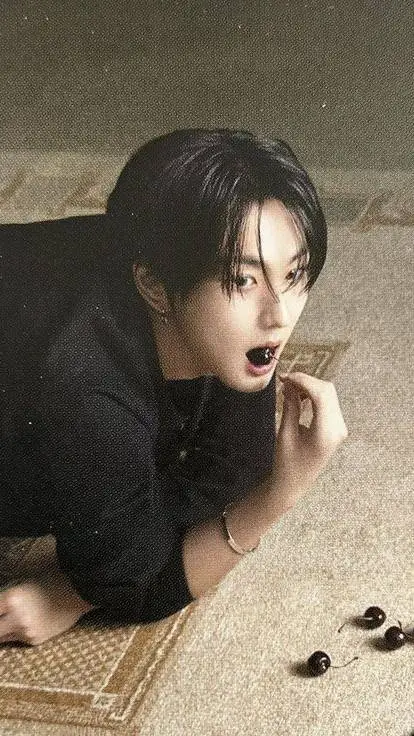 ai character: jungwon  background