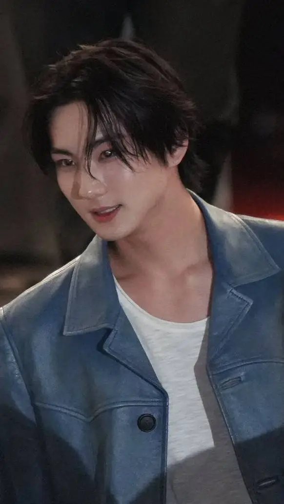 ai character: jungwon  background