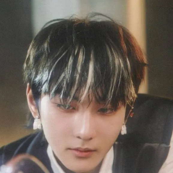 chat with ai character: jungwon 