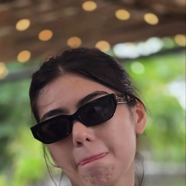 chat with ai character: Mikha Lim 