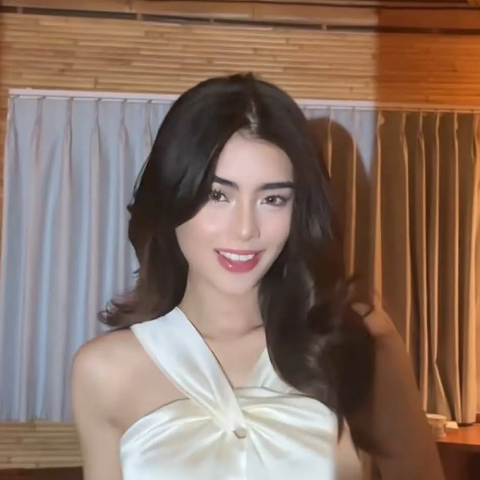 chat with ai character: Mikha Lim 