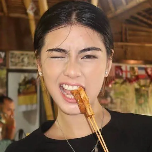 chat with ai character: Mikha Lim 