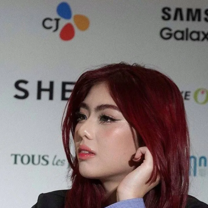 chat with ai character: Mikha Lim 