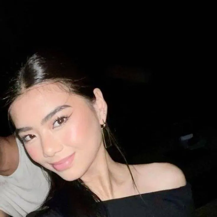 chat with ai character: Mikha Lim 