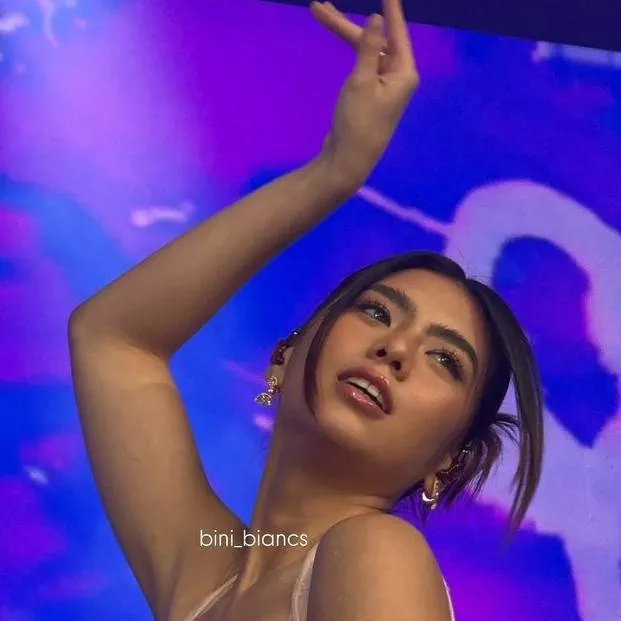 chat with ai character: Mikha Lim 