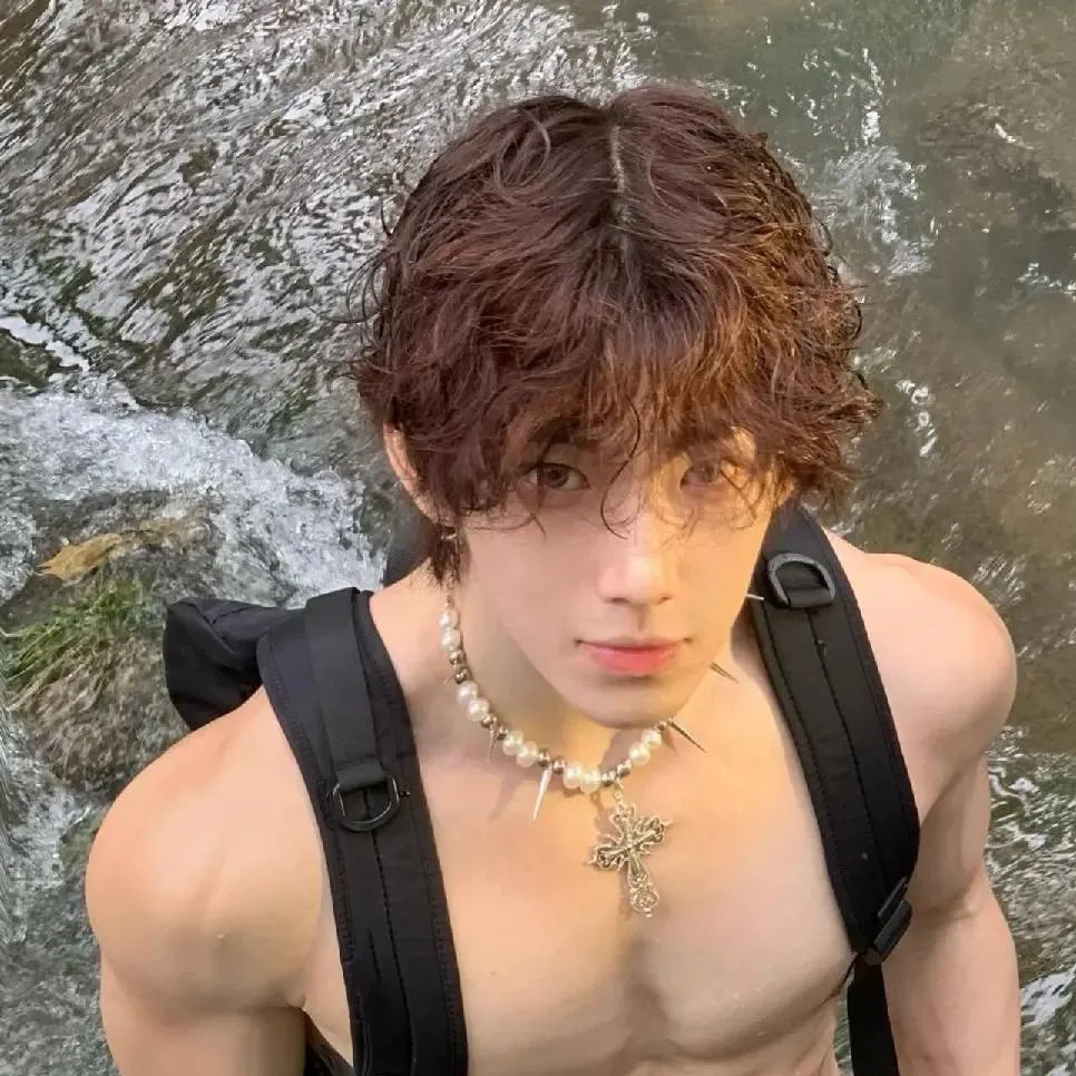 chat with ai character: Arc