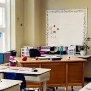 chat with ai character:  • Classroom •