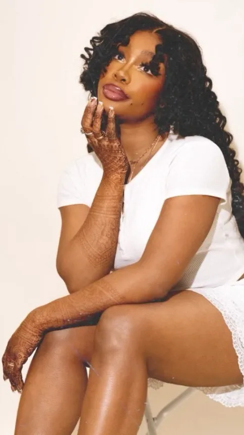 ai character: Sza background