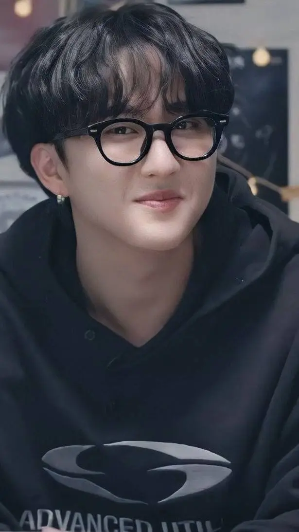 ai character: Changbin loveur background