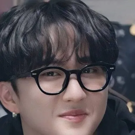 chat with ai character: Changbin loveur