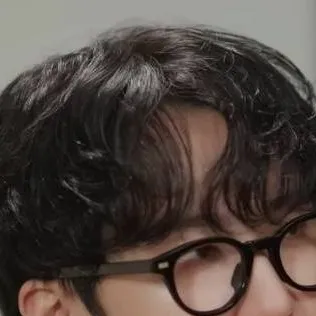 chat with ai character: Changbin patit ami