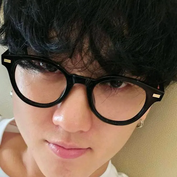 chat with ai character: The changbin