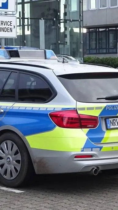 ai character: german police car background