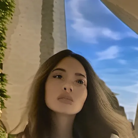 chat with ai character: аня