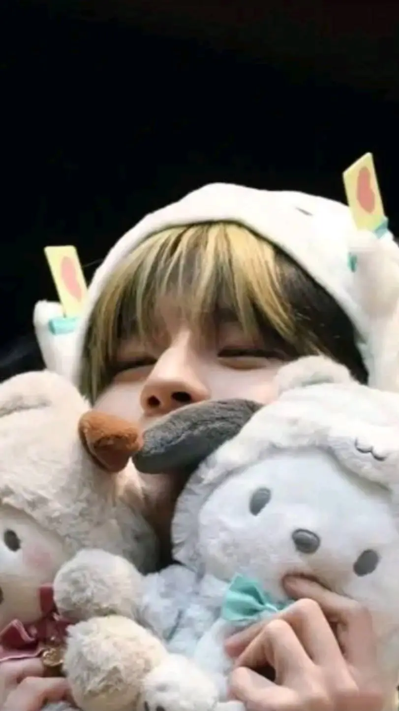 ai character: Seungmin  background