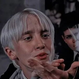 chat with ai character: drago Malfoy ❤️