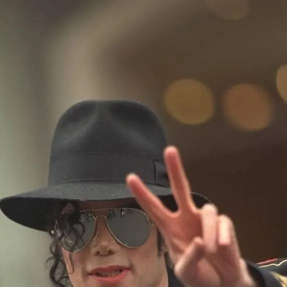 chat with ai character: Michael Jackson