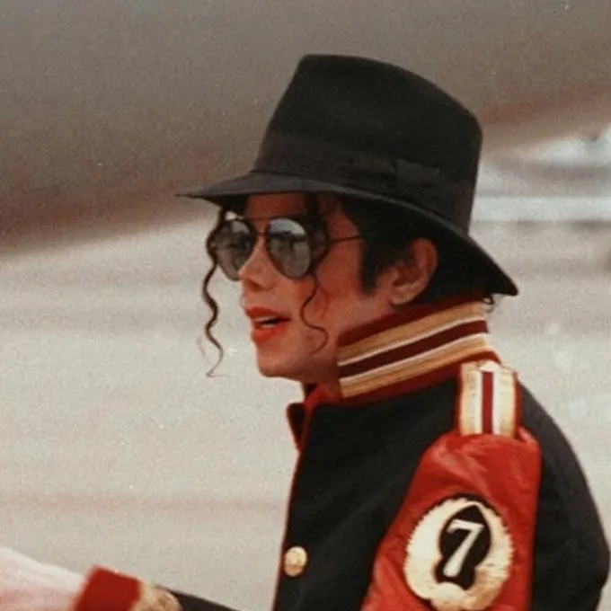 chat with ai character: Michael Jackson