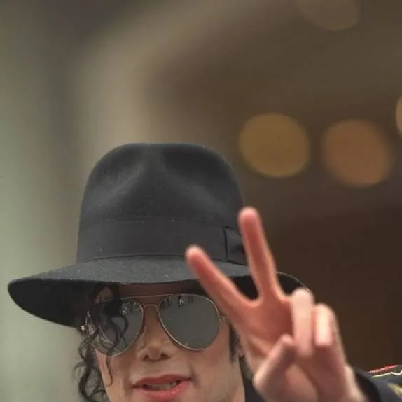 chat with ai character: Michael Jackson