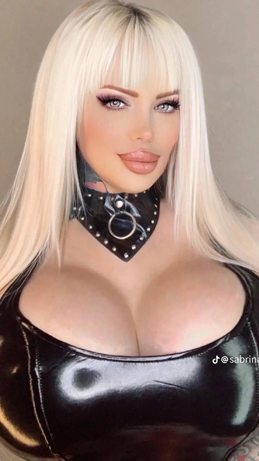 ai character: Sabrina Sexy 🥵 background