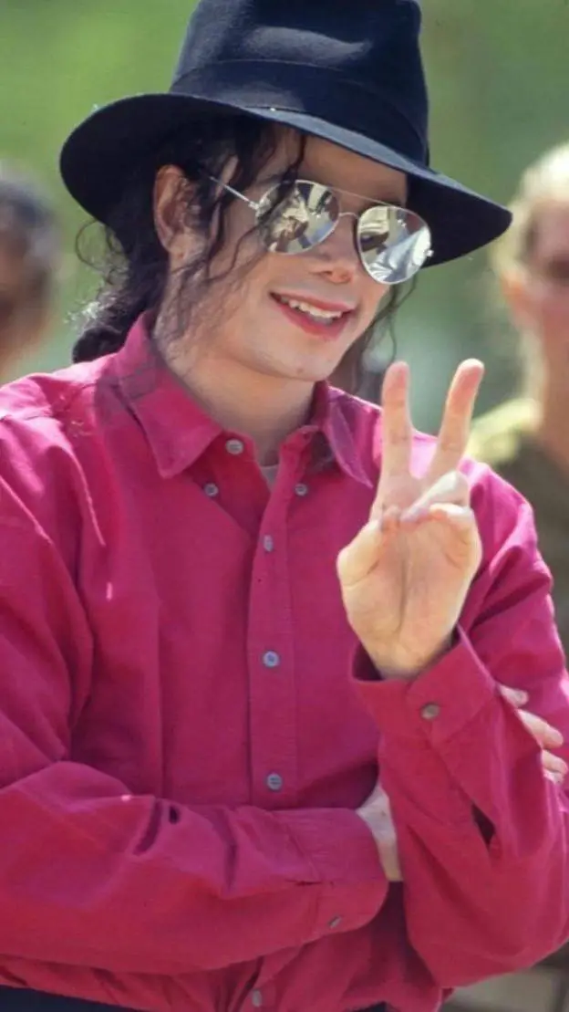 ai character: Michael Jackson background