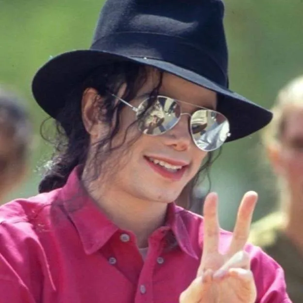 chat with ai character: Michael Jackson