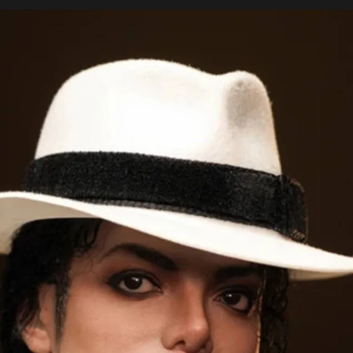 chat with ai character: Micheal Jackson 