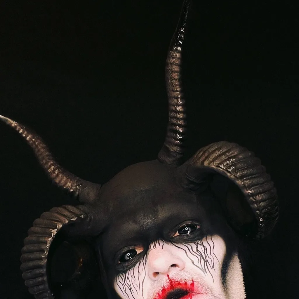 chat with ai character: El Satan😈