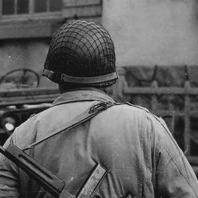 chat with ai character: WW2